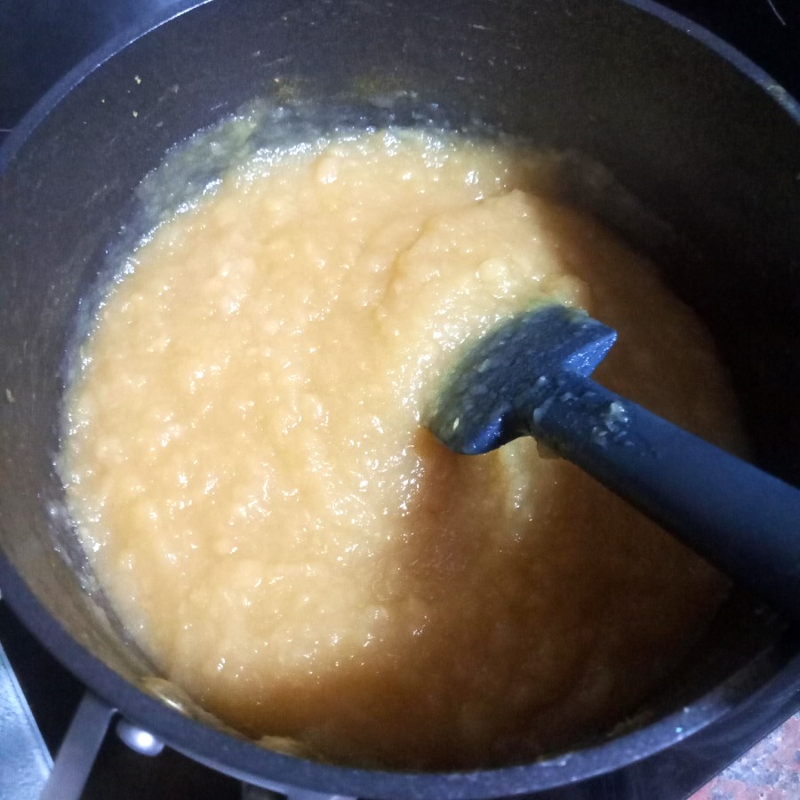 A panful of stewed apple, ginger and lemon.